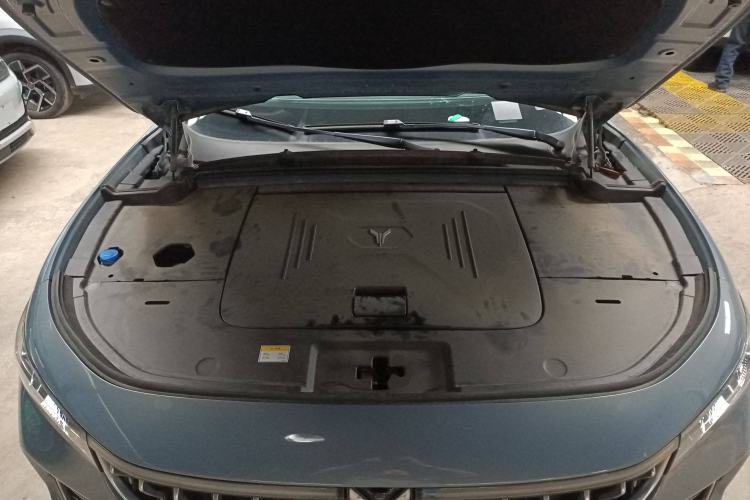 Used VOYAH FREE 2022 Four-Wheel Drive Ultra-Long Range Pure Electric Version Engine Bay