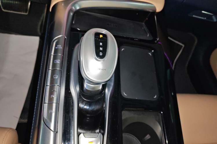 Used VOYAH FREE 2022 Four-Wheel Drive Ultra-Long Range Pure Electric Version Gear Lever