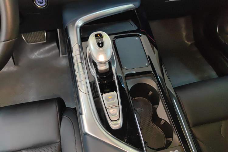 Used VOYAH FREE 2022 Four-Wheel Drive Ultra-Long Range Pure Electric Version Gear Lever