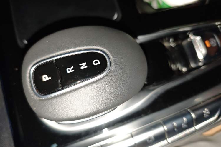 Used VOYAH FREE 2022 Four-Wheel Drive Ultra-Long Range Pure Electric Version Gear Lever