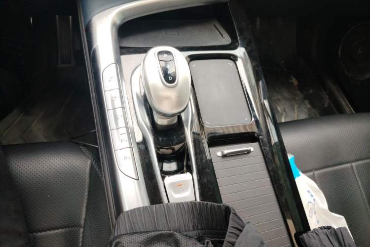 Used VOYAH FREE 2022 Four-Wheel Drive Ultra-Long Range Pure Electric Version Gear Lever