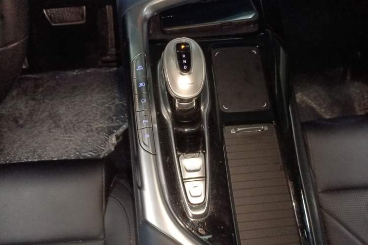 Used VOYAH FREE 2022 Four-Wheel Drive Ultra-Long Range Pure Electric Version Gear Lever