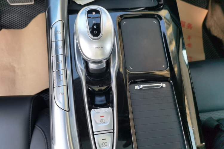 Used VOYAH FREE 2022 Four-Wheel Drive Ultra-Long Range Pure Electric Version Gear Lever