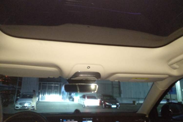 Used VOYAH FREE 2022 Four-Wheel Drive Ultra-Long Range Pure Electric Version Headliner