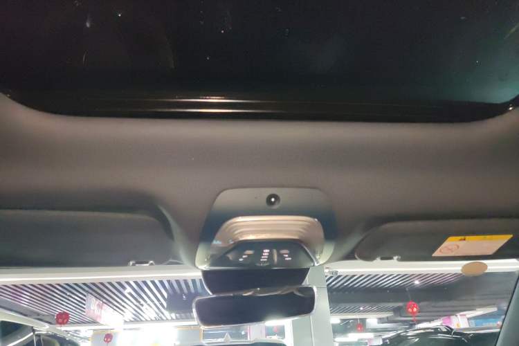 Used VOYAH FREE 2022 Four-Wheel Drive Ultra-Long Range Pure Electric Version Headliner