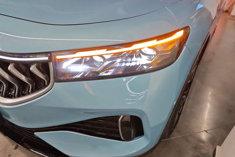 Used VOYAH FREE 2022 Four-Wheel Drive Ultra-Long Range Pure Electric Version Left Front Headlight