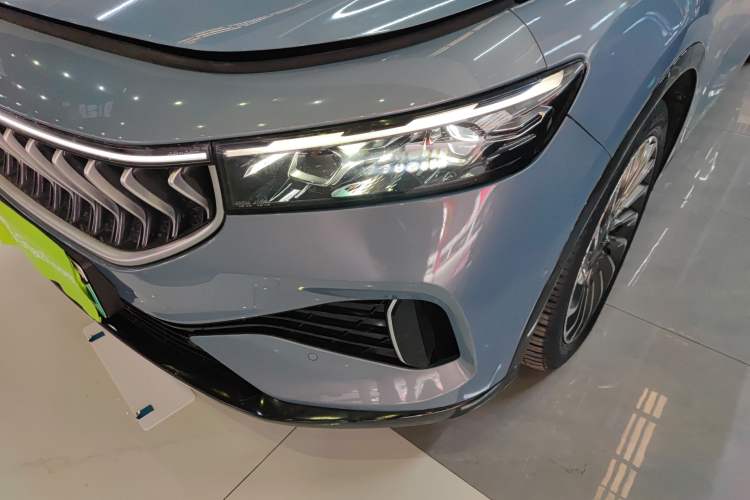 Used VOYAH FREE 2022 Four-Wheel Drive Ultra-Long Range Pure Electric Version Left Front Headlight