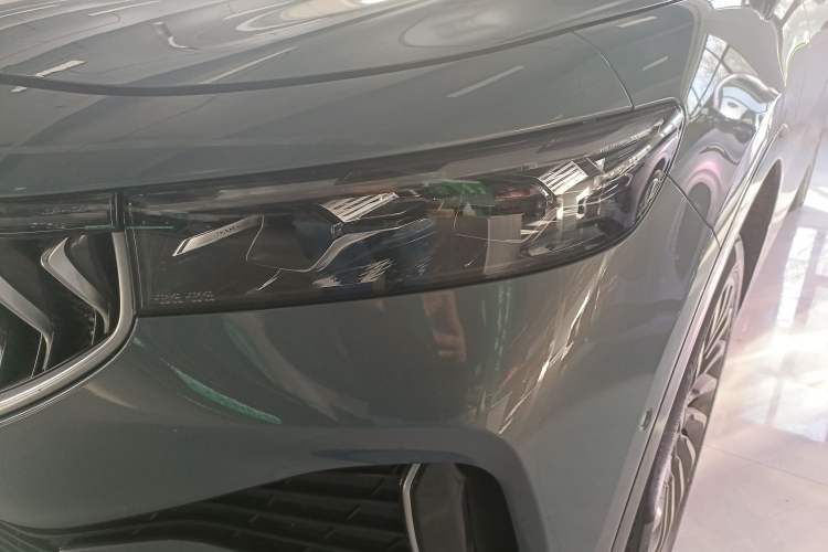 Used VOYAH FREE 2022 Four-Wheel Drive Ultra-Long Range Pure Electric Version Left Front Headlight
