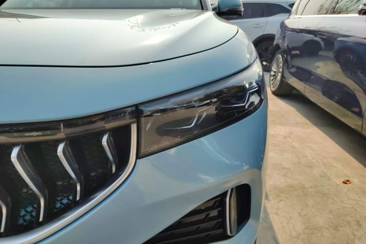 Used VOYAH FREE 2022 Four-Wheel Drive Ultra-Long Range Pure Electric Version Left Front Headlight