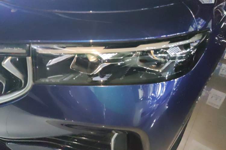 Used VOYAH FREE 2022 Four-Wheel Drive Ultra-Long Range Pure Electric Version Left Front Headlight