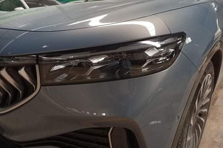 Used VOYAH FREE 2022 Four-Wheel Drive Ultra-Long Range Pure Electric Version Left Front Headlight