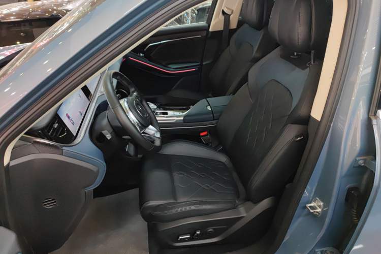 Used VOYAH FREE 2022 Four-Wheel Drive Ultra-Long Range Pure Electric Version Left Front Seat