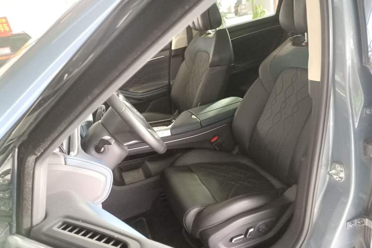 Used VOYAH FREE 2022 Four-Wheel Drive Ultra-Long Range Pure Electric Version Left Front Seat