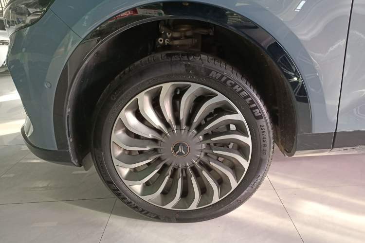Used VOYAH FREE 2022 Four-Wheel Drive Ultra-Long Range Pure Electric Version Left Front Wheel Hub