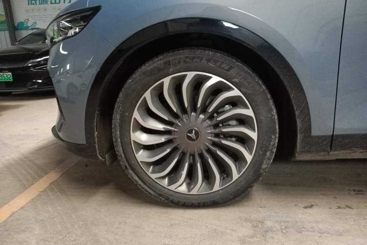 Used VOYAH FREE 2022 Four-Wheel Drive Ultra-Long Range Pure Electric Version Left Front Wheel Hub
