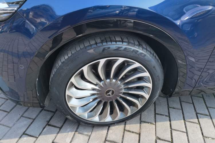 Used VOYAH FREE 2022 Four-Wheel Drive Ultra-Long Range Pure Electric Version Left Front Wheel Hub