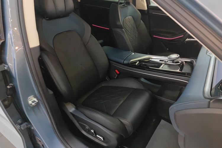Used VOYAH FREE 2022 Four-Wheel Drive Ultra-Long Range Pure Electric Version Right Front Seat