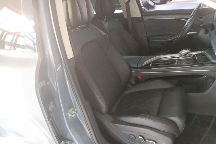 Used VOYAH FREE 2022 Four-Wheel Drive Ultra-Long Range Pure Electric Version Right Front Seat