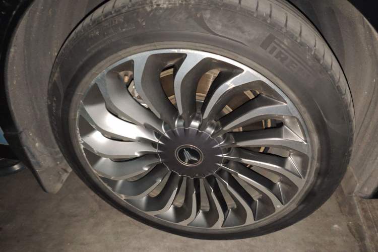 Used VOYAH FREE 2022 Four-Wheel Drive Ultra-Long Range Pure Electric Version Right Front Wheel Hub
