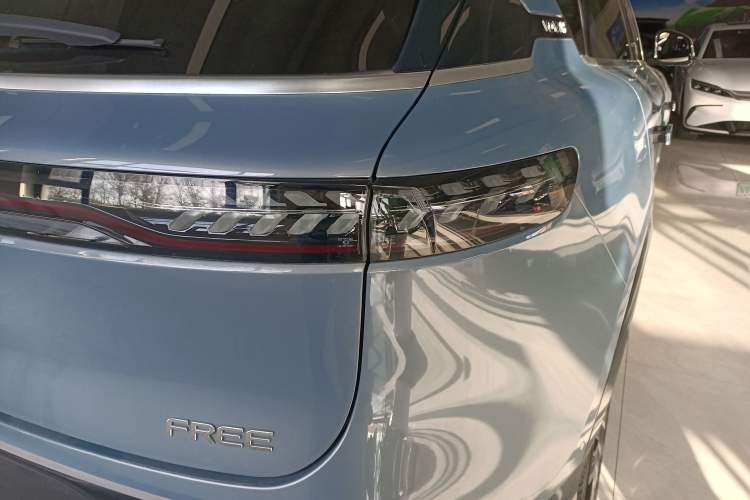 Used VOYAH FREE 2022 Four-Wheel Drive Ultra-Long Range Pure Electric Version Right Rear Taillight