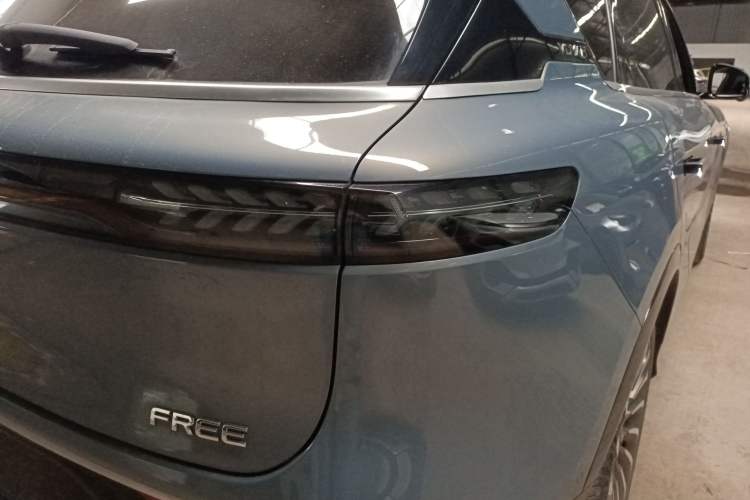 Used VOYAH FREE 2022 Four-Wheel Drive Ultra-Long Range Pure Electric Version Right Rear Taillight