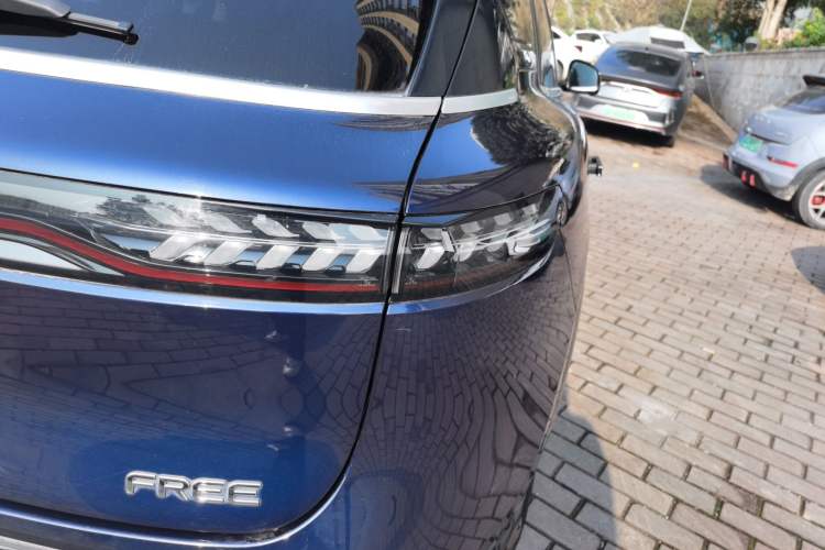 Used VOYAH FREE 2022 Four-Wheel Drive Ultra-Long Range Pure Electric Version Right Rear Taillight