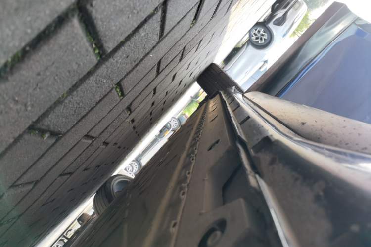 Used VOYAH FREE 2022 Four-Wheel Drive Ultra-Long Range Pure Electric Version Right Side Sill