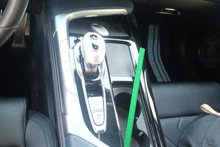 Used VOYAH FREE 2022 Four-Wheel Drive Ultra-Long Range Pure Electric Version Gear Lever