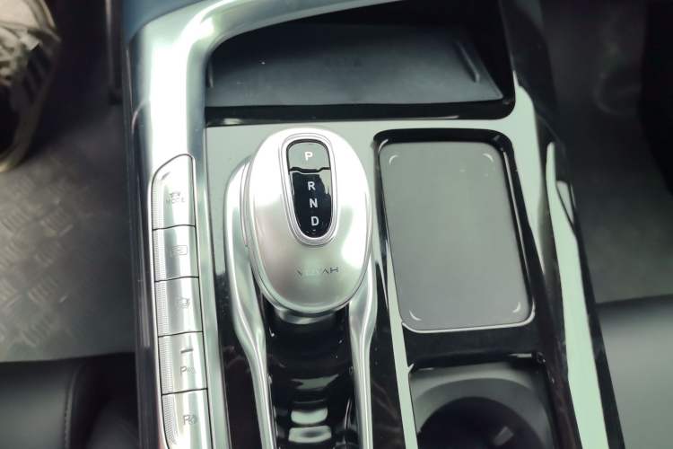 Used VOYAH FREE 2022 Four-Wheel Drive Ultra-Long Range Pure Electric Version Gear Lever