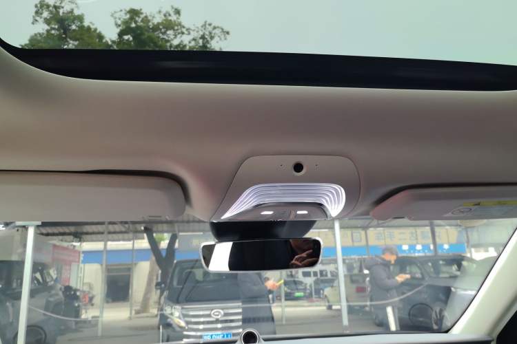 Used VOYAH FREE 2022 Four-Wheel Drive Ultra-Long Range Pure Electric Version Headliner