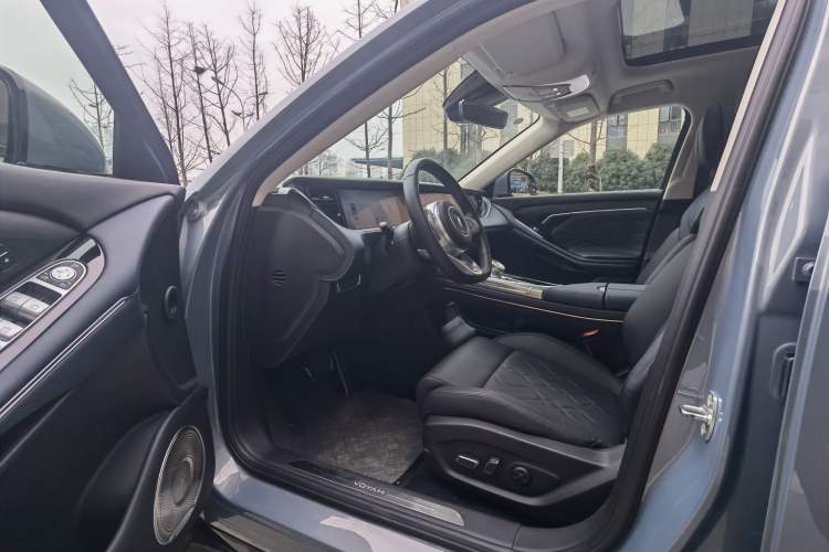 Used VOYAH FREE 2022 Four-Wheel Drive Ultra-Long Range Pure Electric Version Interior 2