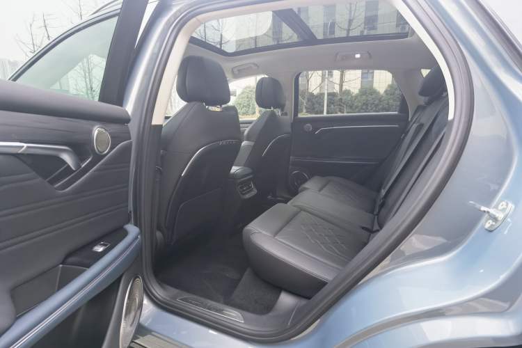 Used VOYAH FREE 2022 Four-Wheel Drive Ultra-Long Range Pure Electric Version Interior 3
