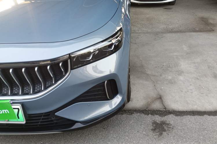 Used VOYAH FREE 2022 Four-Wheel Drive Ultra-Long Range Pure Electric Version Left Front Headlight