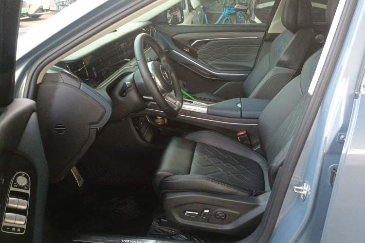 Used VOYAH FREE 2022 Four-Wheel Drive Ultra-Long Range Pure Electric Version Left Front Seat