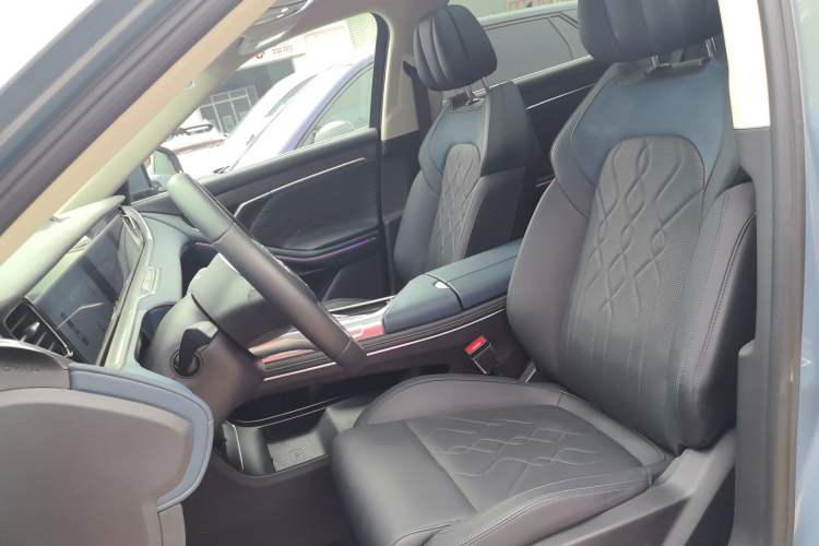 Used VOYAH FREE 2022 Four-Wheel Drive Ultra-Long Range Pure Electric Version Left Front Seat