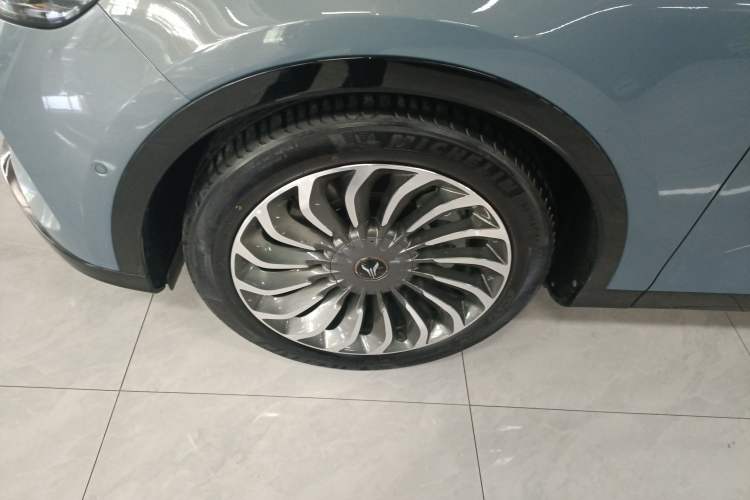 Used VOYAH FREE 2022 Four-Wheel Drive Ultra-Long Range Pure Electric Version Left Front Wheel Hub