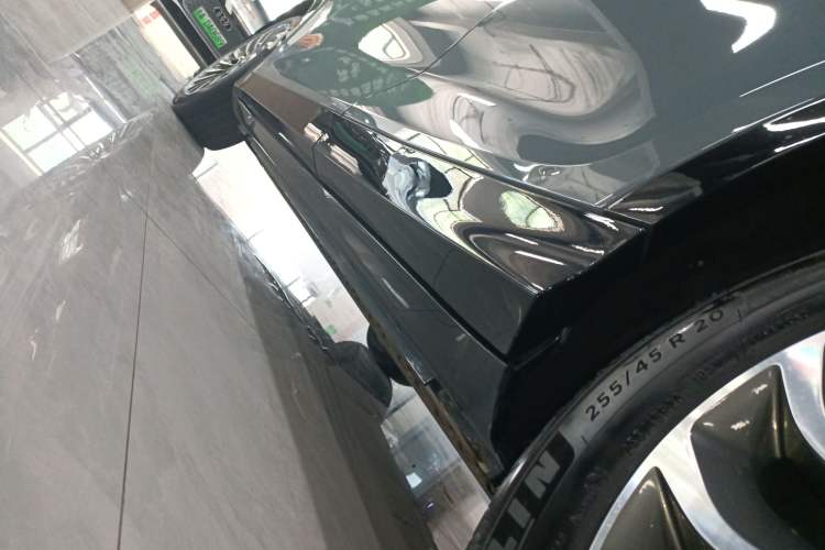 Used VOYAH FREE 2022 Four-Wheel Drive Ultra-Long Range Pure Electric Version Left Side Sill
