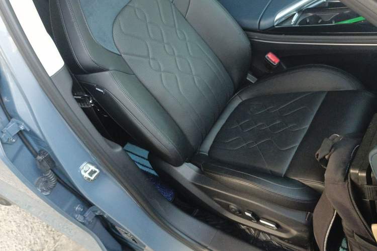 Used VOYAH FREE 2022 Four-Wheel Drive Ultra-Long Range Pure Electric Version Right Front Seat
