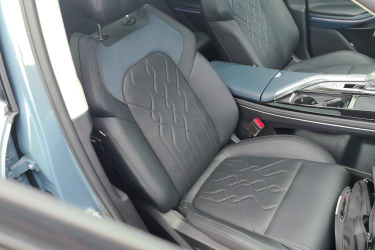 Used VOYAH FREE 2022 Four-Wheel Drive Ultra-Long Range Pure Electric Version Right Front Seat
