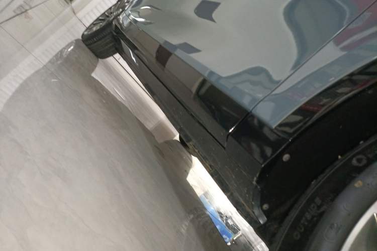 Used VOYAH FREE 2022 Four-Wheel Drive Ultra-Long Range Pure Electric Version Right Side Sill