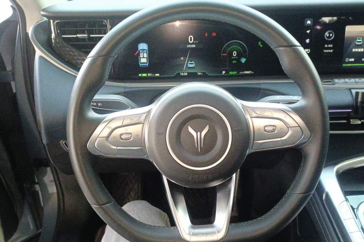 Used VOYAH FREE 2022 Four-Wheel Drive Ultra-Long Range Pure Electric Version Steering Wheel