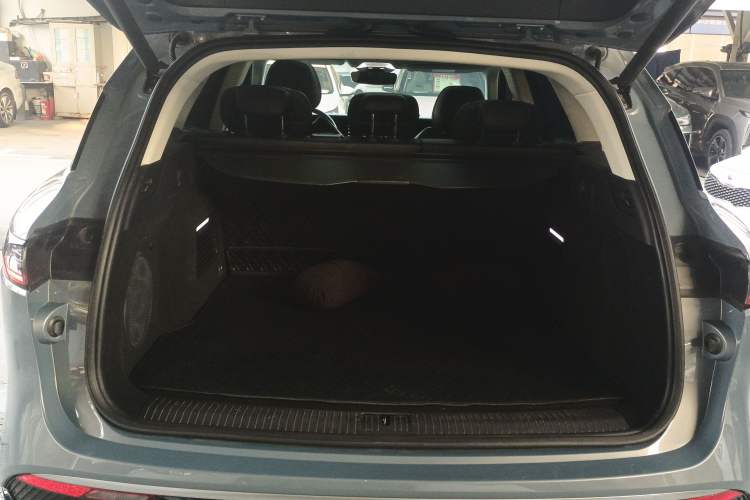 Used VOYAH FREE 2022 Four-Wheel Drive Ultra-Long Range Pure Electric Version Trunk