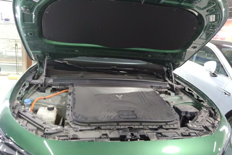 Used VOYAH FREE 2022 Four-Wheel Drive Ultra-Long Range Pure Electric Version Engine Bay