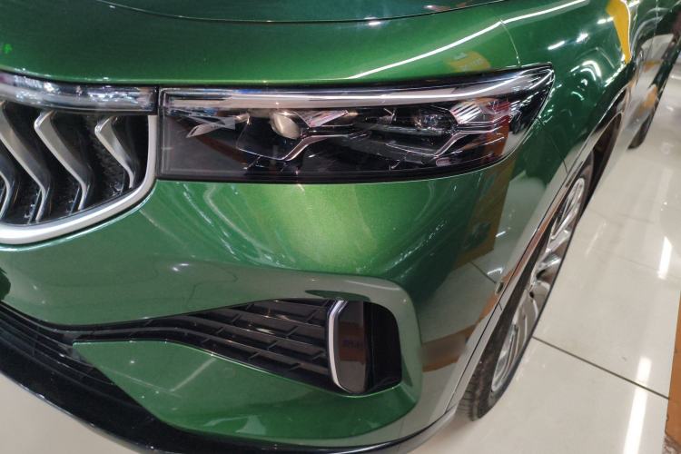 Used VOYAH FREE 2022 Four-Wheel Drive Ultra-Long Range Pure Electric Version Left Front Headlight