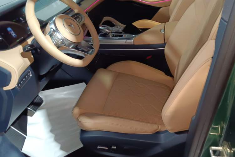 Used VOYAH FREE 2022 Four-Wheel Drive Ultra-Long Range Pure Electric Version Left Front Seat