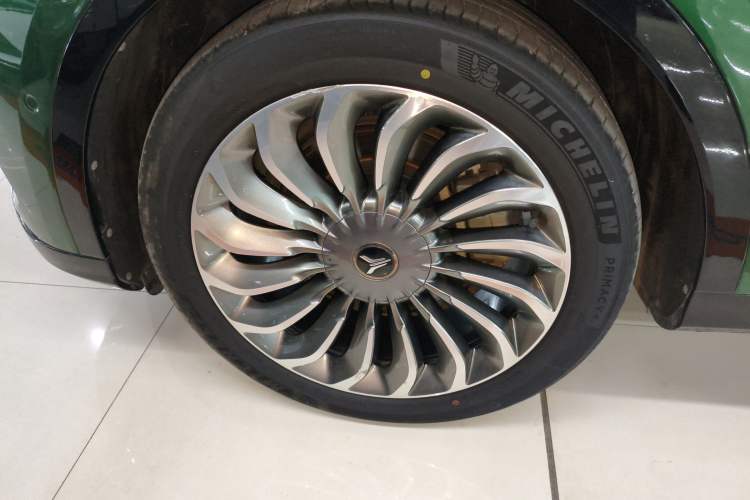 Used VOYAH FREE 2022 Four-Wheel Drive Ultra-Long Range Pure Electric Version Left Front Wheel Hub