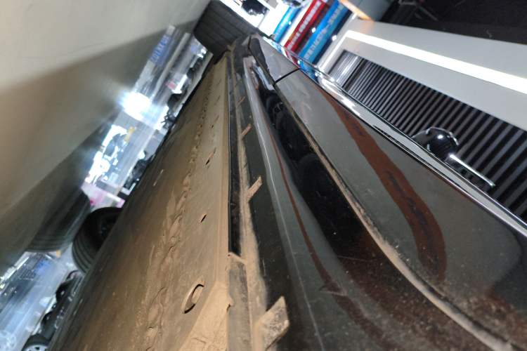 Used VOYAH FREE 2022 Four-Wheel Drive Ultra-Long Range Pure Electric Version Left Side Sill