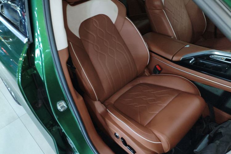 Used VOYAH FREE 2022 Four-Wheel Drive Ultra-Long Range Pure Electric Version Right Front Seat