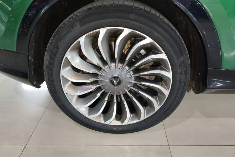 Used VOYAH FREE 2022 Four-Wheel Drive Ultra-Long Range Pure Electric Version Right Rear Wheel Hub