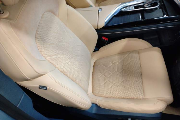 Used VOYAH FREE 2022 Four-Wheel Drive Ultra-Long Range Pure Electric Version Right Front Seat